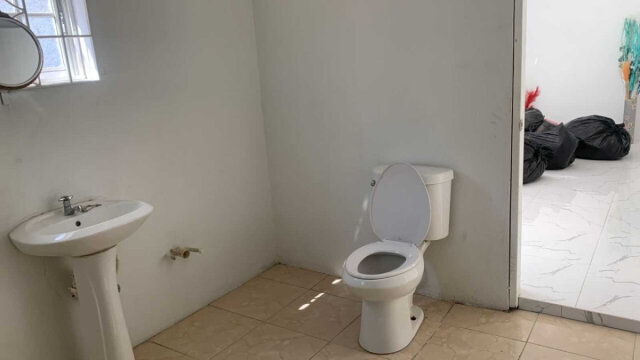 1 Bedroom Own Conveniences In Portmore