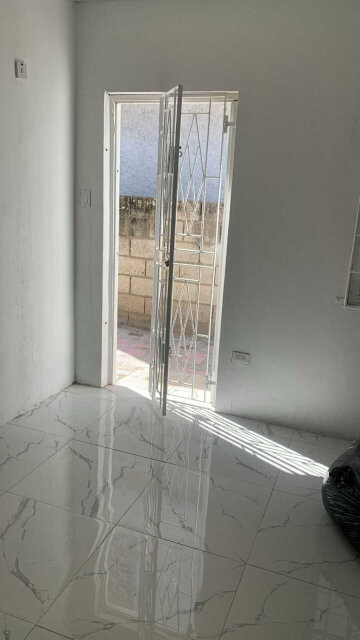1 Bedroom Own Conveniences In Portmore