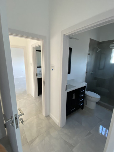 3 Bedroom  3-Bath Home In Portmore