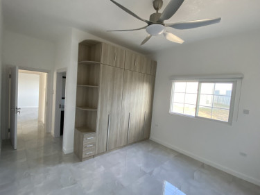 3 Bedroom  3-Bath Home In Portmore