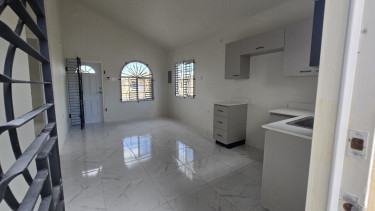 2 Bedroom 1 Bath For Rent! Move In Ready.