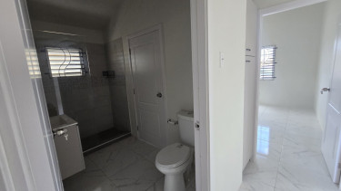 2 Bedroom 1 Bath For Rent! Move In Ready.