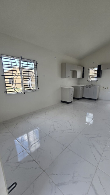 2 Bedroom 1 Bath For Rent! Move In Ready.