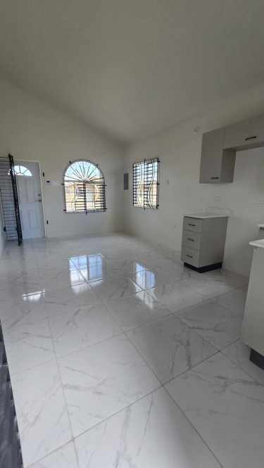 2 Bedroom 1 Bath For Rent! Move In Ready.