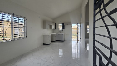 2 Bedroom 1 Bath For Rent! Move In Ready.
