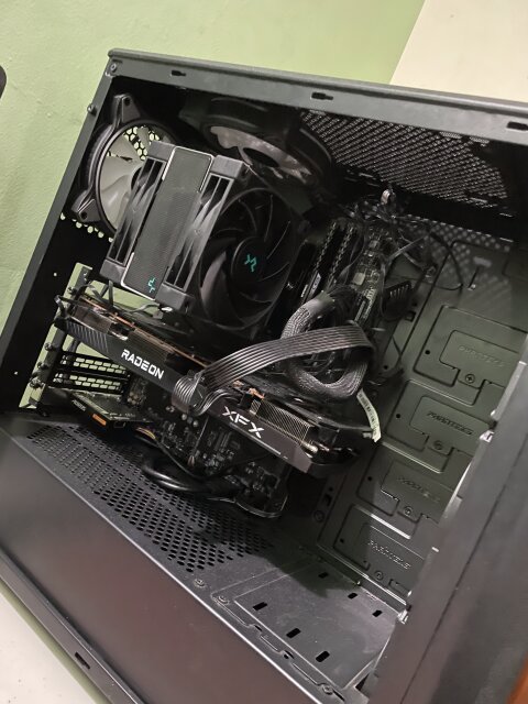 GAMING PC FOR SALE LIGHLY USED