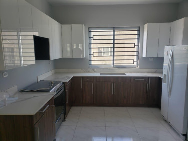 2 Bedroom 1 Bathroom Spacious House