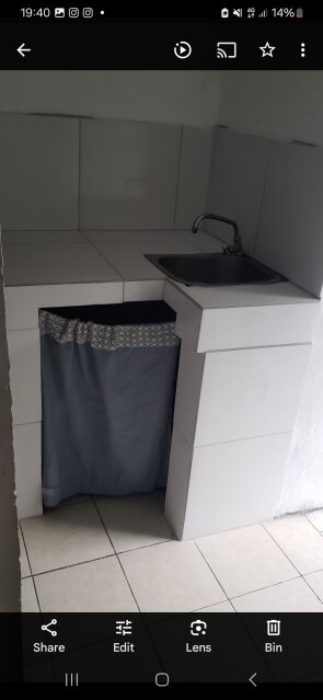 1 Bedroom ,share Bathroom And Kitchen