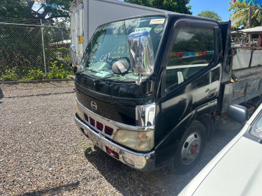 2005 Hino Dutro Tipper
