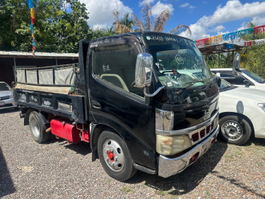 2005 Hino Dutro Tipper