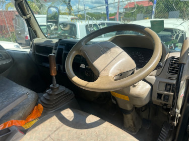 2005 Hino Dutro Tipper