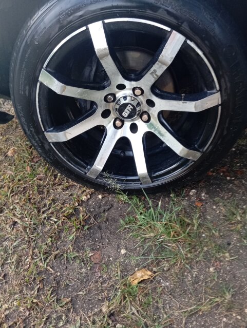 Selling Or Trading For 8-10 Spokes Black Or White