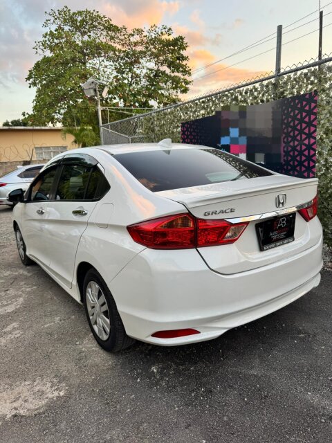 2015 Honda Grace $1.8 Million