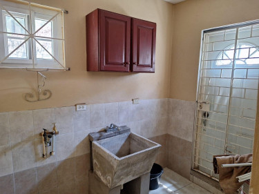 2 Bedroom House For Rent In Kingston 8