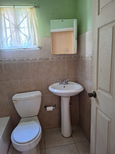 2 Bedroom House For Rent In Kingston 8