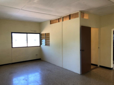 10 Bedrooms, 7 Bathrooms House For Sale