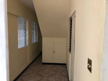 10 Bedrooms, 7 Bathrooms House For Sale