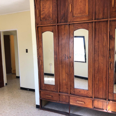 10 Bedrooms, 7 Bathrooms House For Sale