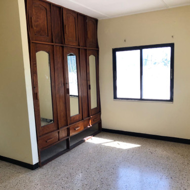 10 Bedrooms, 7 Bathrooms House For Sale