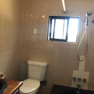 10 Bedrooms, 7 Bathrooms House For Sale