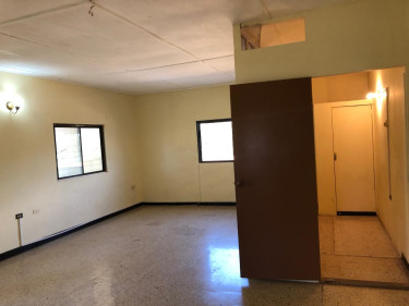 10 Bedrooms, 7 Bathrooms House For Sale