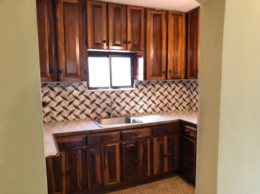 10 Bedrooms, 7 Bathrooms House For Sale