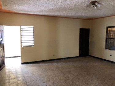 10 Bedrooms, 7 Bathrooms House For Sale