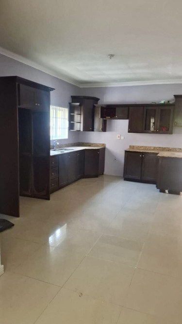 Unfurnished 2 Bedroom 3bath Apartment