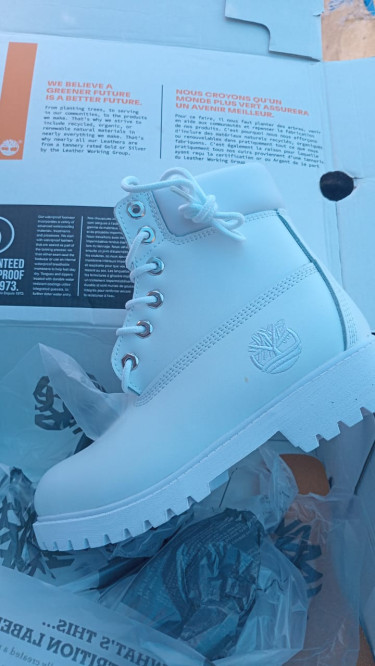 White Leather Power: Timberland Boots 
