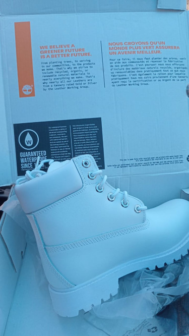 White Leather Power: Timberland Boots 