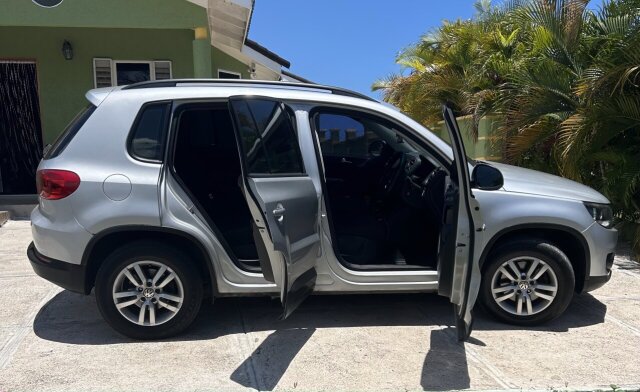 2017 VOLKSWAGEN TIGUAN Vans & SUVs Steer Town
