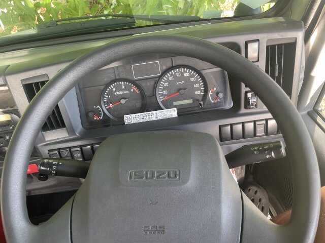 2016 Isuzu Elf