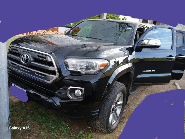 2017 TOYOTA TACOMA 5.3M NEG!