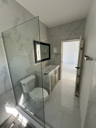 2 Bedroom 1 Bathroom Apartment For Rent 