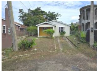 2 Bedroom, 1 Bathroom House W/ Large Back Yard