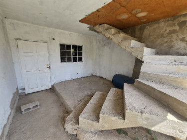 Incomplete House For Sale In Clarendon 