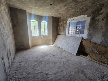 Incomplete House For Sale In Clarendon 