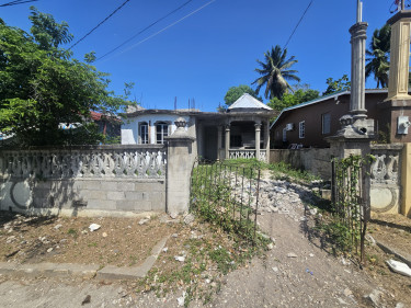Incomplete House For Sale In Clarendon 