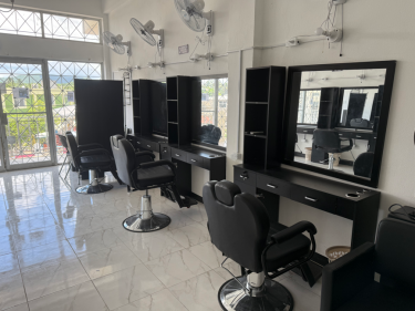 Hair Dresser/Barber Salon
