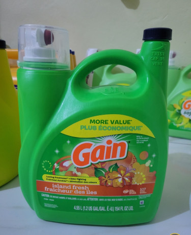 Laundry Detergent And Fabric Softeners 