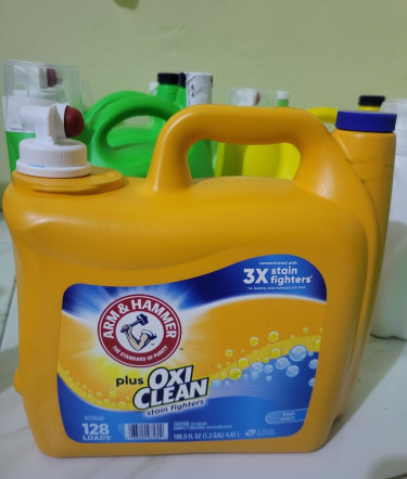 Laundry Detergent And Fabric Softeners 