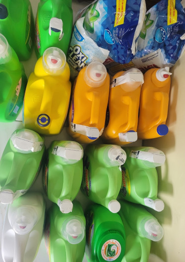Laundry Detergent And Fabric Softeners 