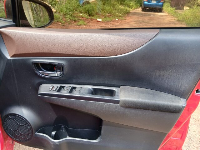 2013 Toyota Vitz $990K 8763188237