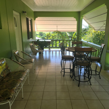 5 Bedrooms 4 Bathrooms Living Amd Dining