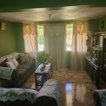 5 Bedrooms 4 Bathrooms Living Amd Dining