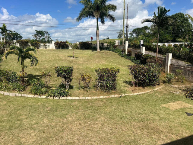 5 Bedroom Commercial/residential Property