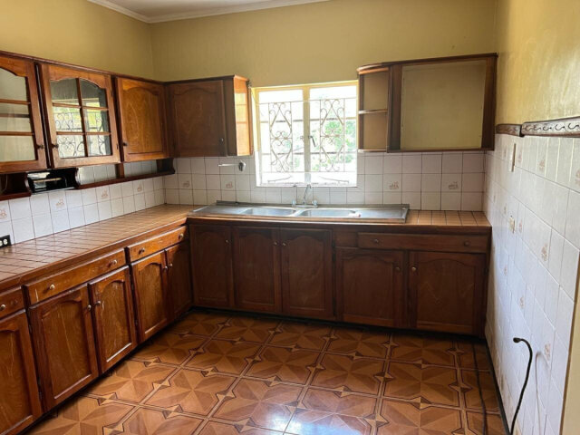 5 Bedroom Commercial/residential Property