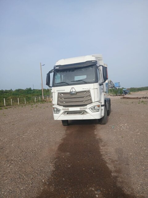 SINOTRUCK HOWO NX 6X4 380HP Tractor Head