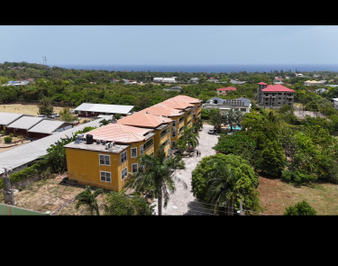 2 Bedroom Runaway Bay, Honeymoon Ci Apartments Draxhall 