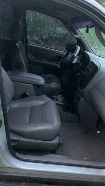 2000 Ford Escape Vans & SUVs Bethel Town